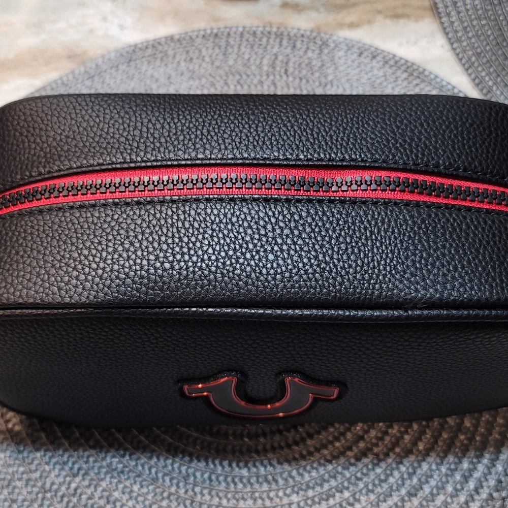 True Religion - Picture 3 of 6